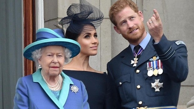 La Reina Isabel II retira la foto de Harry y Meghan del Palacio de Buckingham