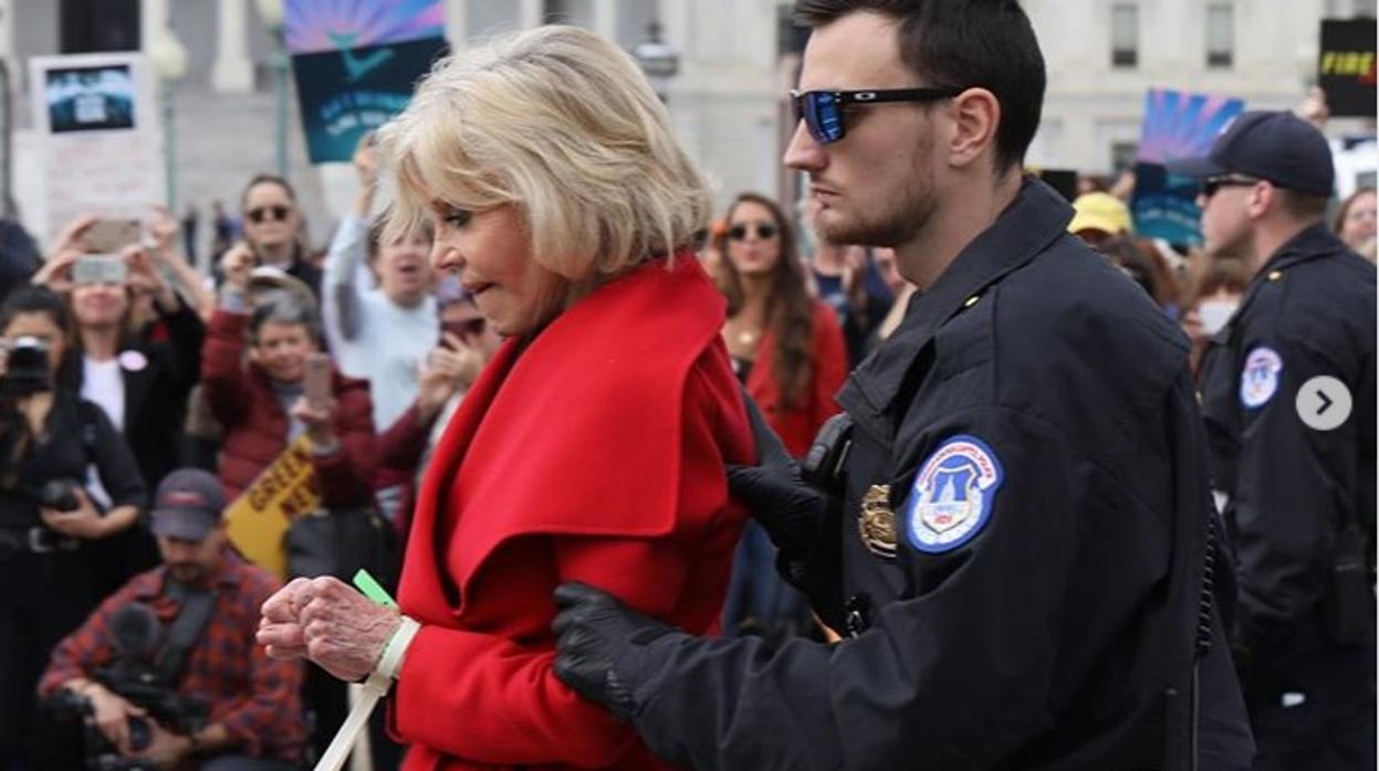Jane Fonda desafía a la Policía de Washington D.C. en su tercer arresto consecutivo