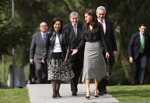 La Reina Letizia estrena blusa