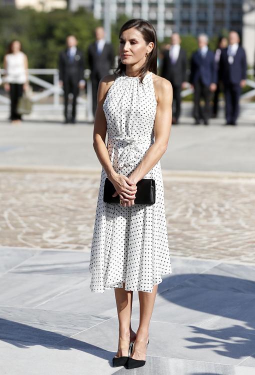 Los tres conjuntos con los que la Reina Letizia ha dado una lección de estilo en Cuba