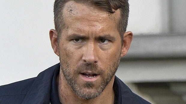 Ryan Reynolds, a punto de quedar sepultado por una avalancha de fans