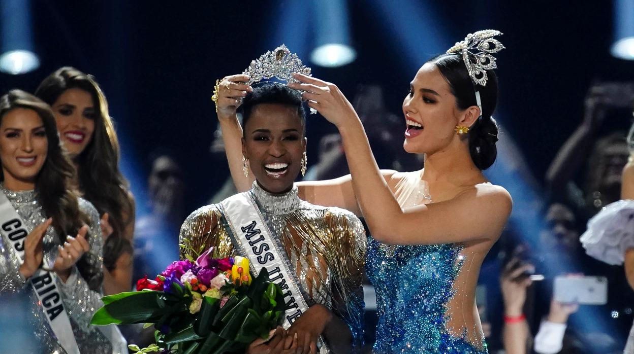 La sudafricana Zozibini Tunzi gana Miss Universo 2019