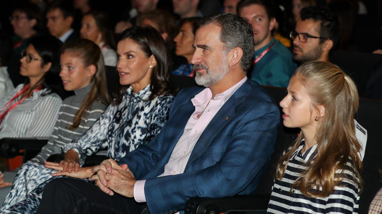 Los Reyes con sus hijas (imagen de archivo)