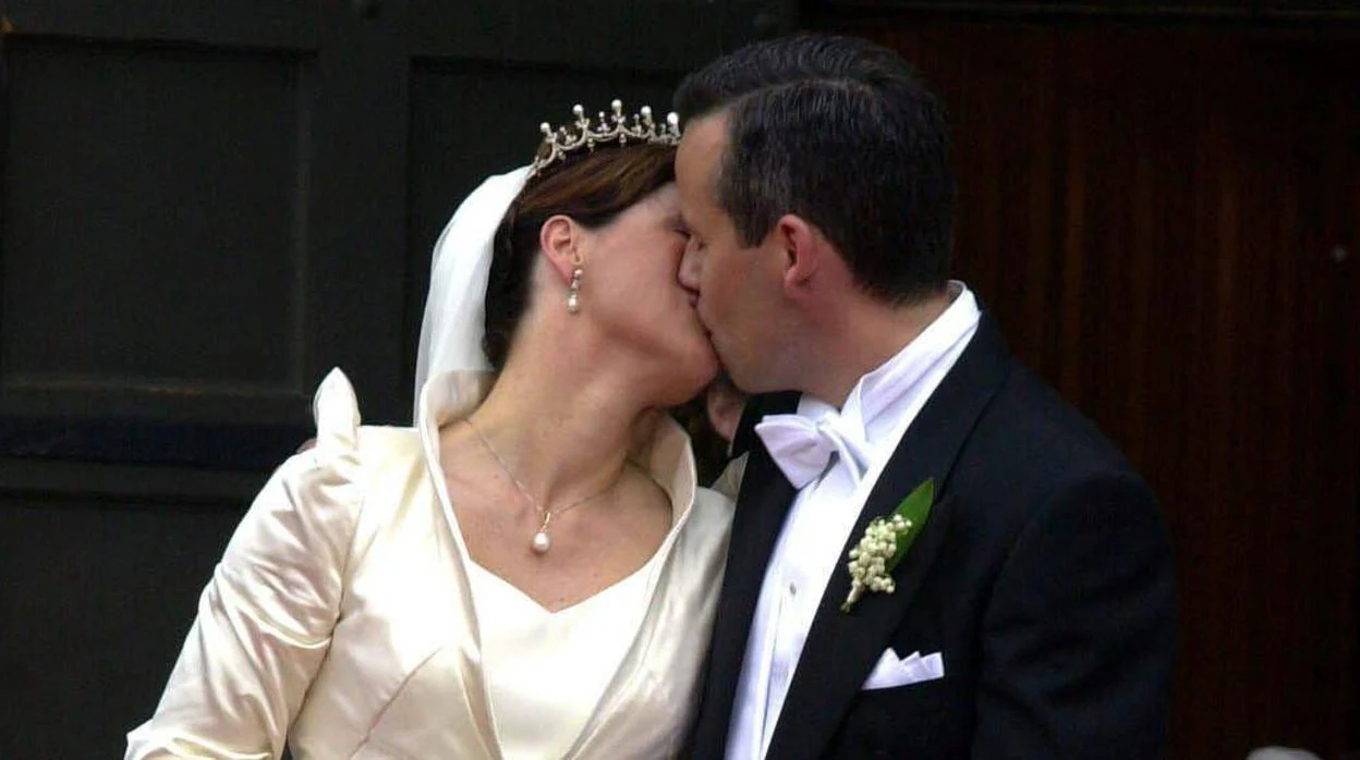 Ari Behn y Marta Luisa de Noruega se casaron en la catedral de Trondheim, a unos 500 kilómetros al norte de Oslo, el 24 de mayo de 2002