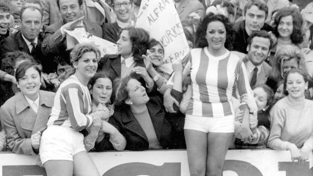 Folclóricas y finolis: el fútbol femenino en la Navidad de otro siglo