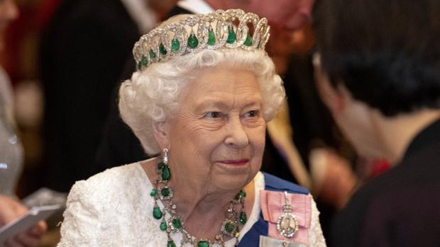 Las imágenes que desvelan el posible problema de salud de la Reina Isabel II