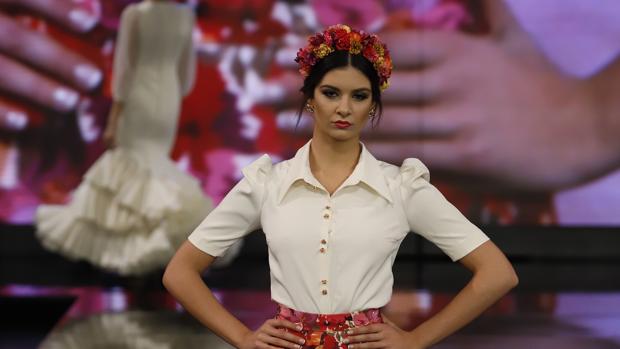 Los nuevos talentos de la moda flamenca desfilan en Emprende Lunares