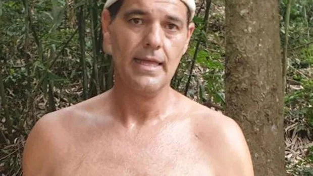 Frank Cuesta posa desnudo: «Para ver el vídeo porno que he grabado hoy ir a…»
