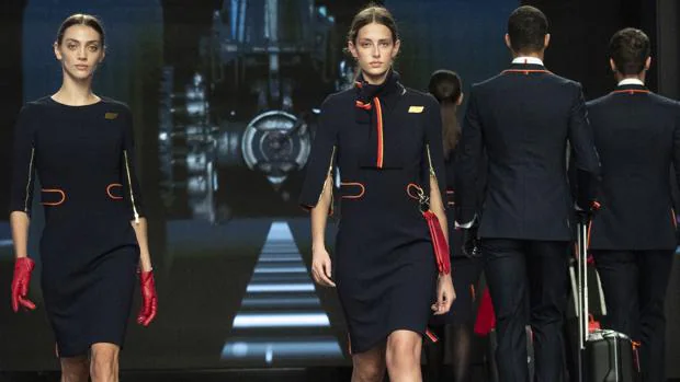 Teresa Helbig, la primera mujer encargada de diseñar los uniformes de Iberia: «Es muy halagador»