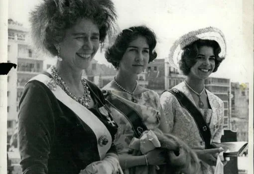 La Reina Federica con sus hijas, Sofía e Irene, en 19622