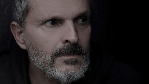 Miguel Bosé se sincera sobre su situación sentimental y pide la opinión de sus fans