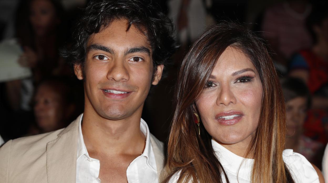 Ivonne Reyes y su hijo Alejandro