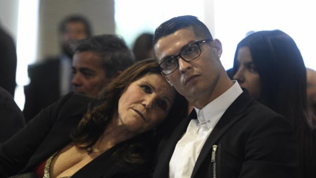 Las primeras palabras de la madre de Cristiano Ronaldo tras sufrir un infarto cerebral