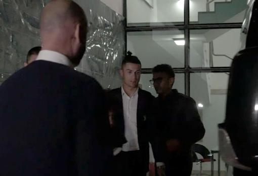 Cristiano Ronaldo llega a Funchal junto a su familia