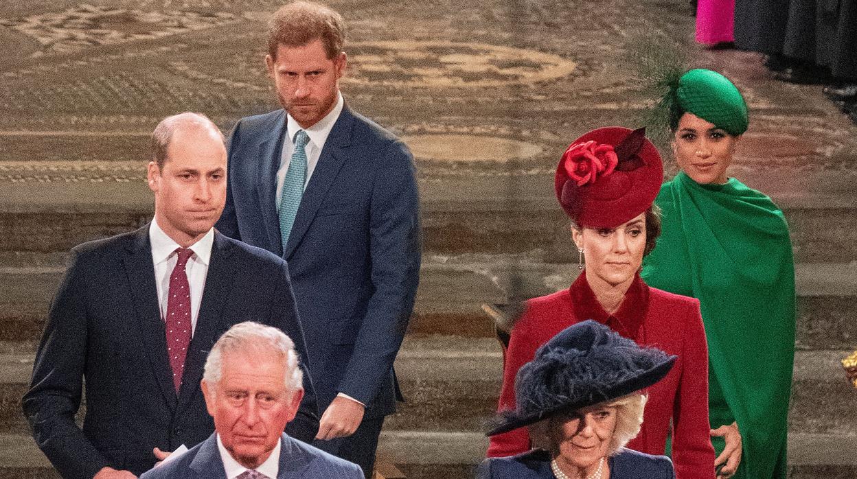 Los Duques de Cambridge y los de Sussex, junto a Carlos de Inglaterra y su mujer, Camila de Cornualles, el pasado lunes en la Abadía de Westminster