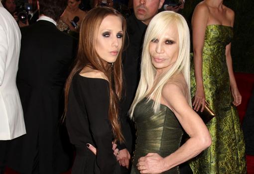 Donatella y Allegra Versace donan 200.000 euros al hospital San Rafael de Milán