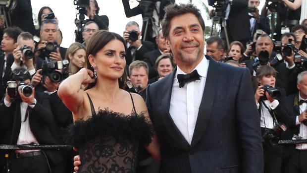 Penélope Cruz y Javier Bardem donan 100.000 guantes y 20.000 mascarillas al Hospital La Paz
