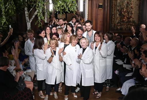 Pier Paolo Picciol y sus costureras de Valentino