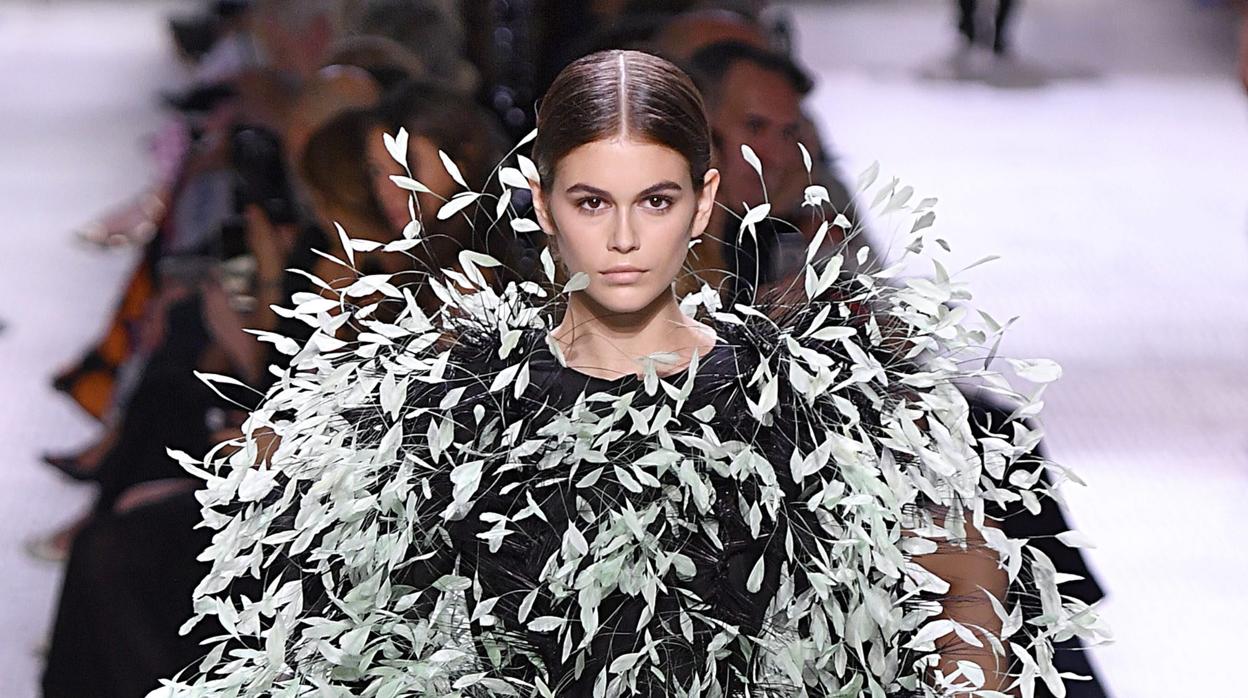 Kaia Gerber desfilando para Givenchy Haute Couture