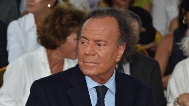 El mensaje esperanzador de Julio Iglesias tras el fallecimiento de su suegra