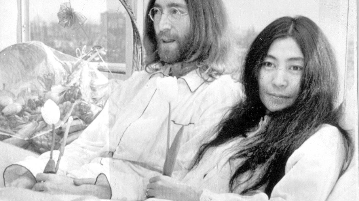 John Lennon y Yoko Ono, en el hotel Hilton, durante su manifestación contra la guerra de Vietnam