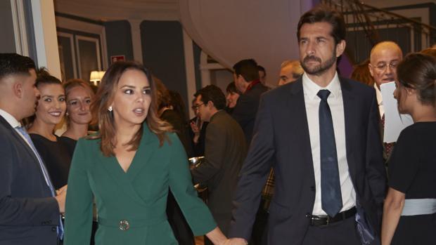 Chenoa pone «en pausa» su boda con Miguel Sánchez Encinas por el coronavirus