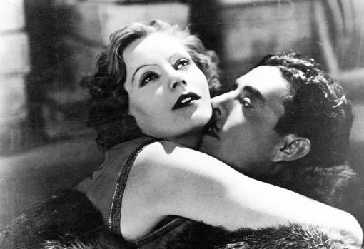 Garbo interpreta junto a Gilbert uno de los besos más famosos del cine