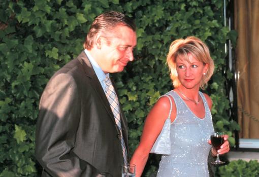 Michael Robinson junto a su mujer Christine en una recepción del Príncipe Andrés de Inglaterra, en Madrid en el año 2000