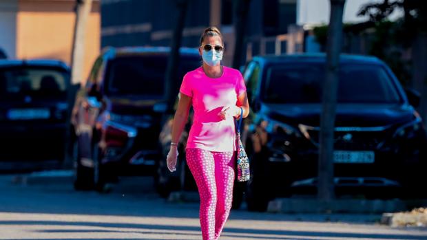 Primeras imágenes de Belén Esteban en la calle tras cerca de dos meses encerrada en casa