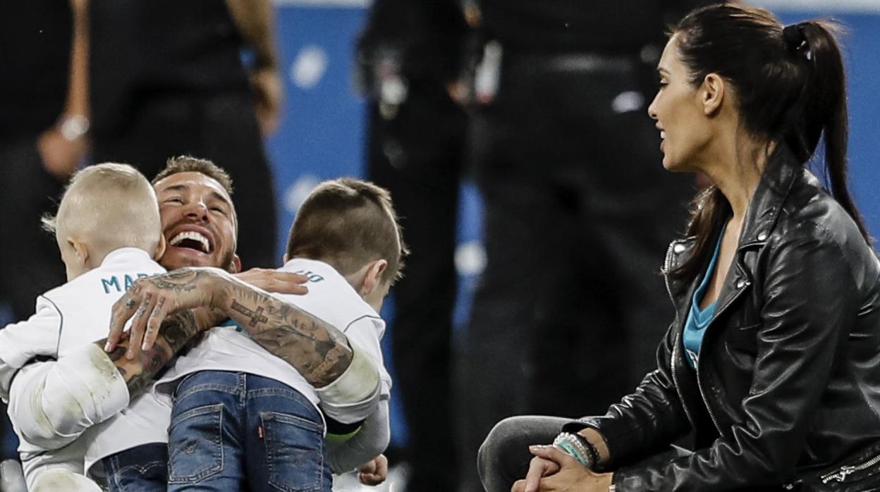 Pilar Rubio junto a Sergio Ramos y dos de sus hijos