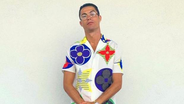 El look más polémico de Cristiano Ronaldo: un colorido conjunto de 1.340 euros