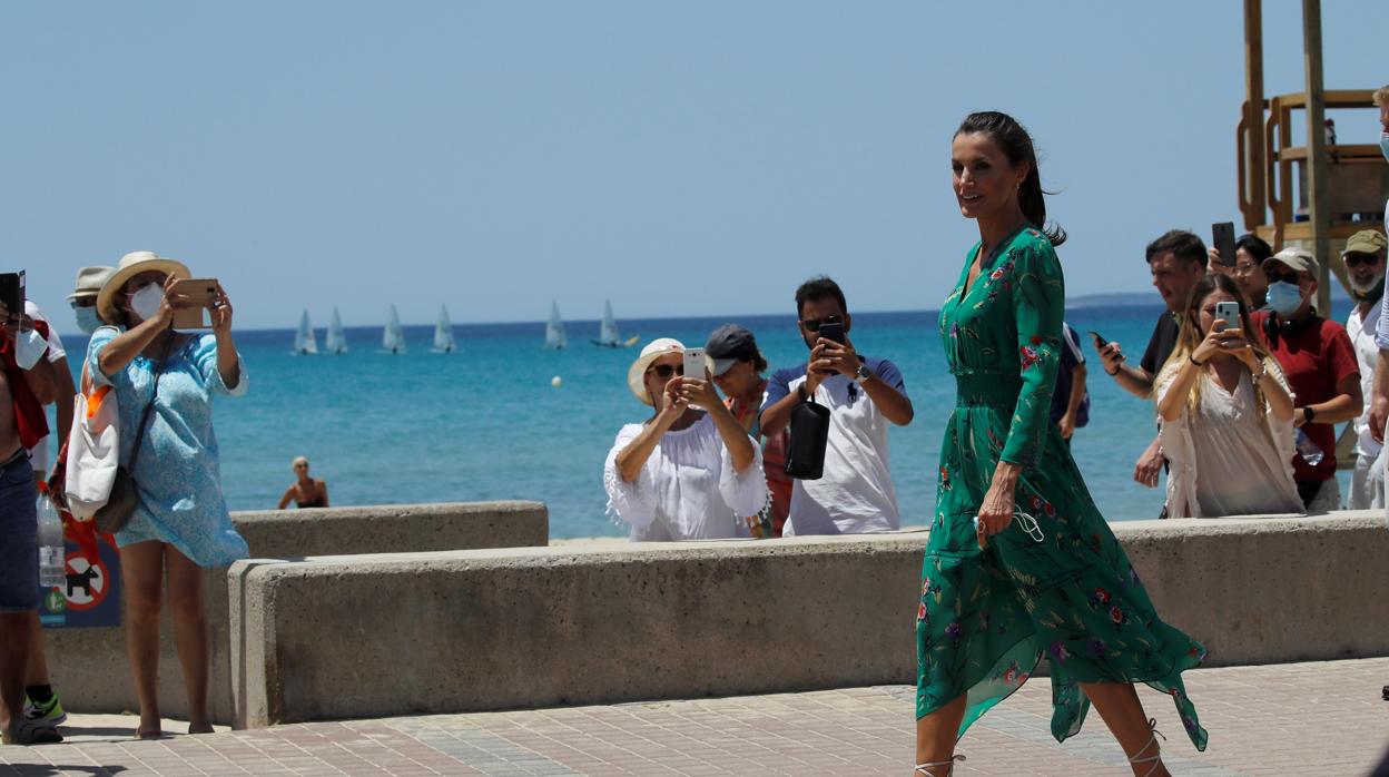 Vestido tropical, un clásico de moda