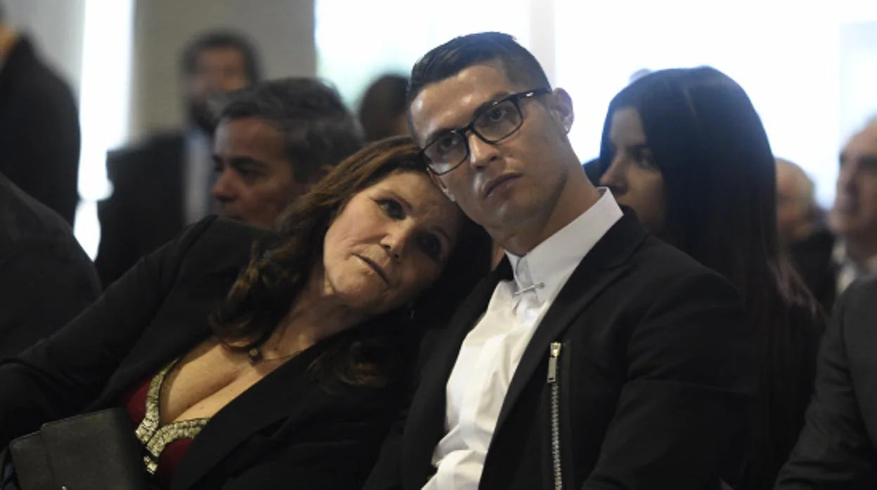 La madre de Cristiano Ronaldo se recupera de su infarto cerebral bajo el sol de Madeira