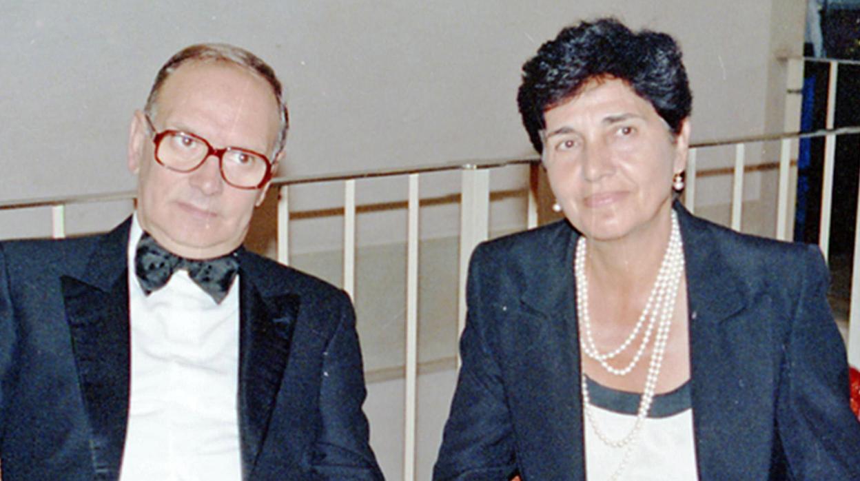 Ennio Morricone y su mujer María