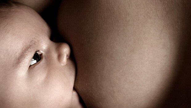 Dafne Fernández reivindica la lactancia materna