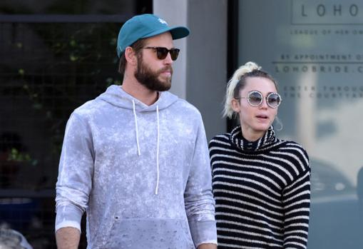 Liam Hemsworth y Miley Cyrus, dos versiones opuestas de un polémico y mediático divorcio