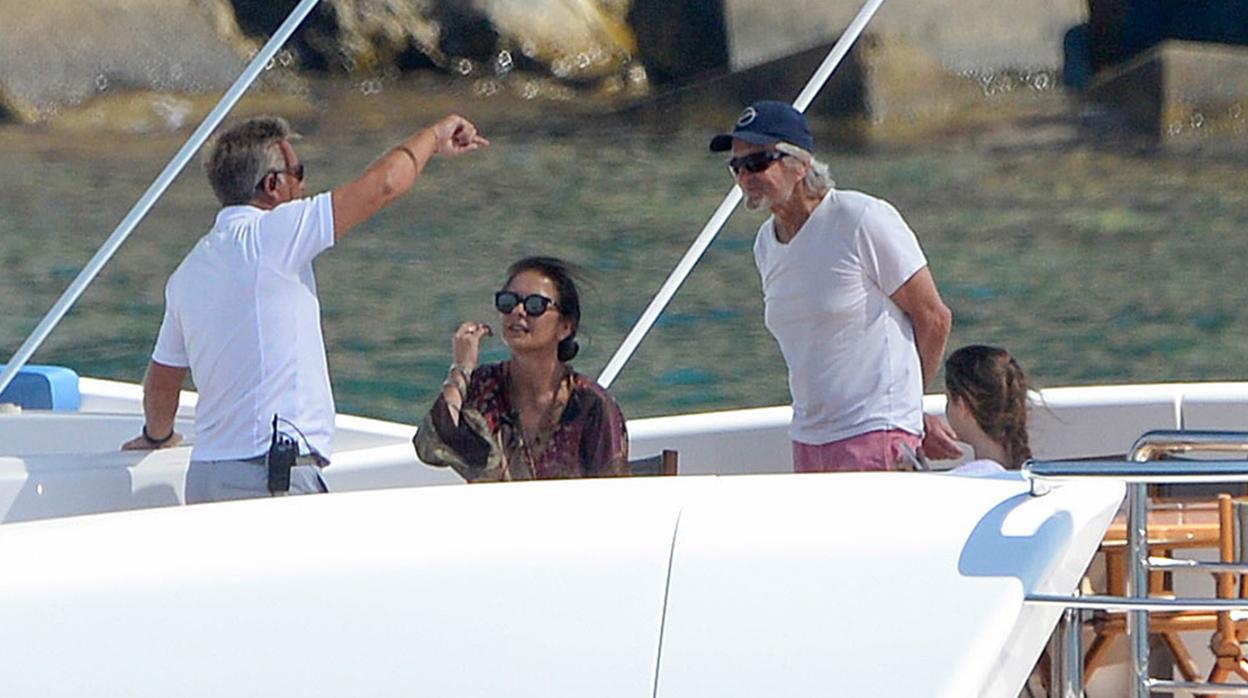 Michael Douglas y Catherine Zeta-Jones, a bordo del yate «Benita Blue» en aguas mallorquinas