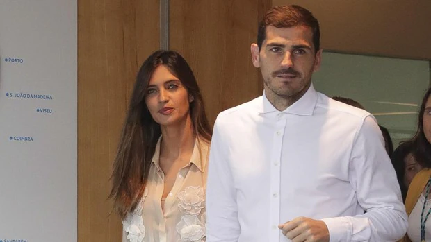 Íker Casillas y Sara Carbonero abren la puerta de su nueva vida en el paseo de Rosales