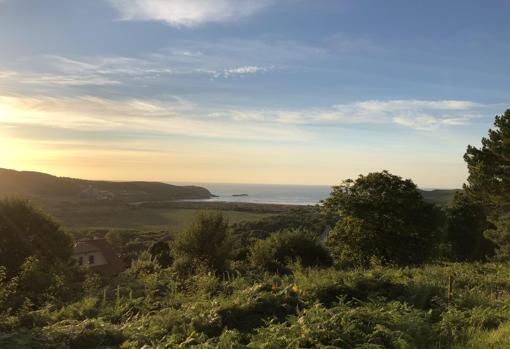 La foto muestra las vistas que tenía desde su casa ese verano