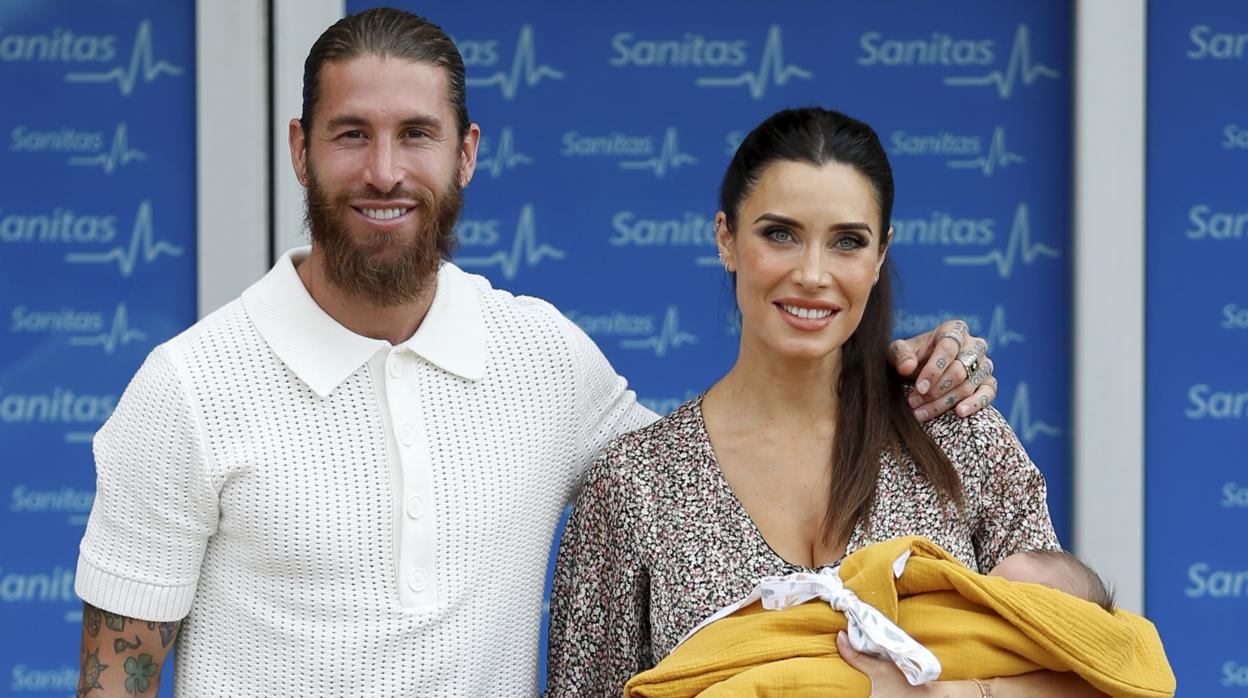 Sergio Ramos y Pilar Rubio junto a su cuarto hijo
