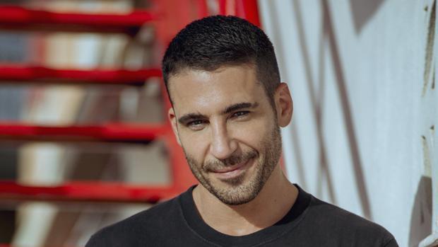 Armani ficha a Miguel Ángel Silvestre como modelo para su nueva colección