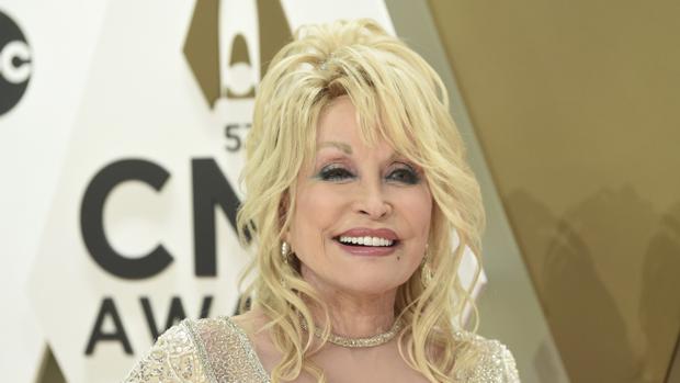 Dolly Parton, en negociaciones con Playboy para vestirse de conejita