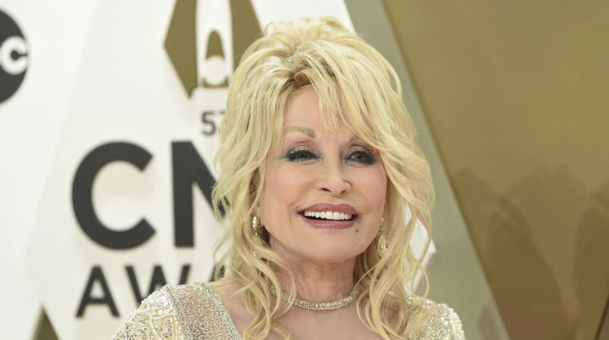 Dolly Parton, en negociaciones con Playboy para vestirse de conejita