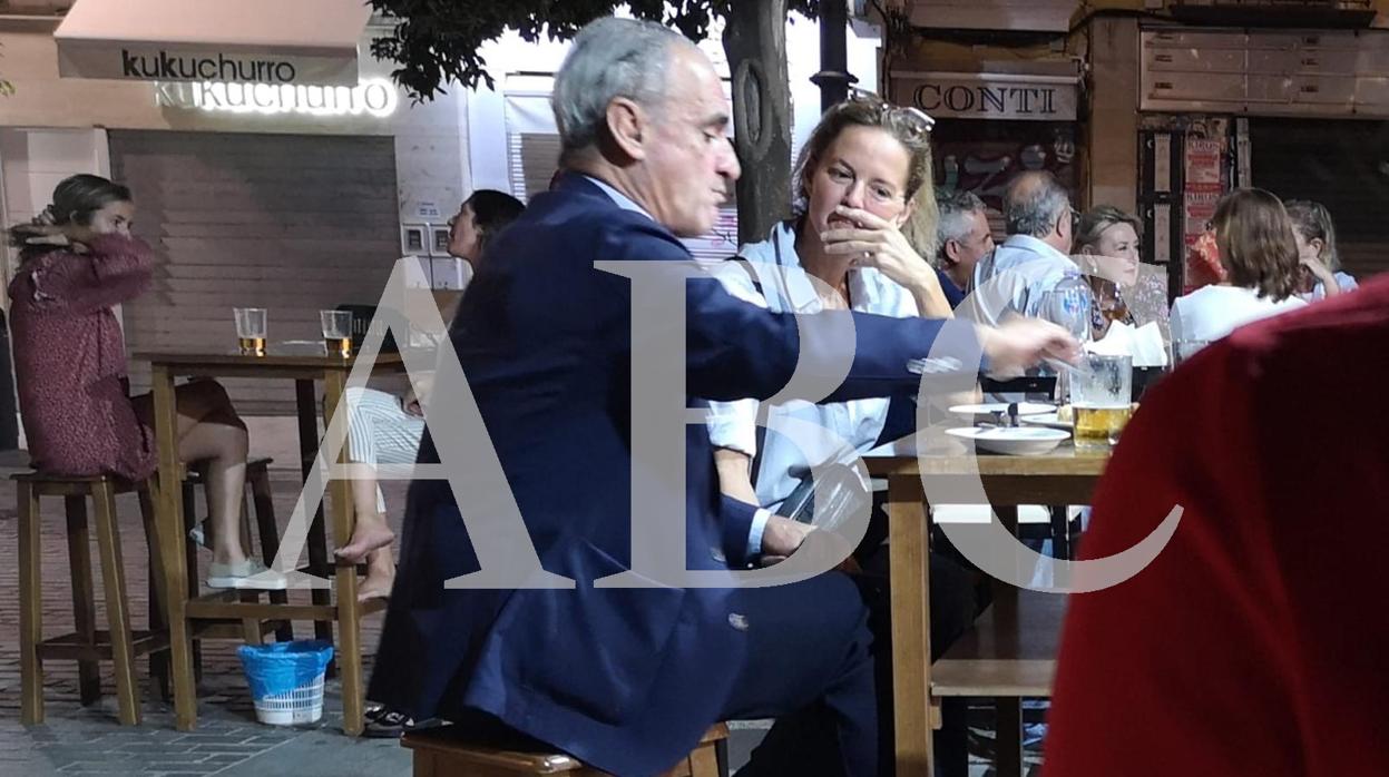 Primera imagen de Mario Conde y su nueva pareja, Adriana Torres Primera imagen de Mario Conde y su nueva pareja, Adriana Torres