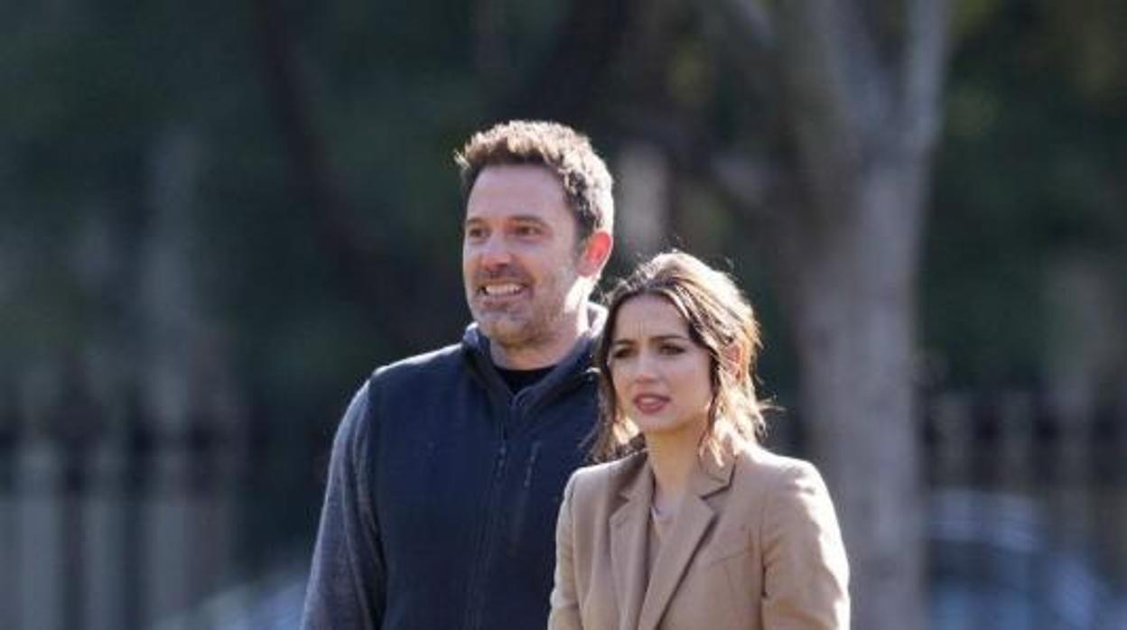 Ben Affleck y Ana de Armas durante el rodaje de «Deep Waters»