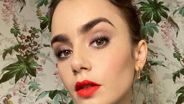 Cómo conseguir las cejas perfectas de Lily Collins en «Emily in Paris»