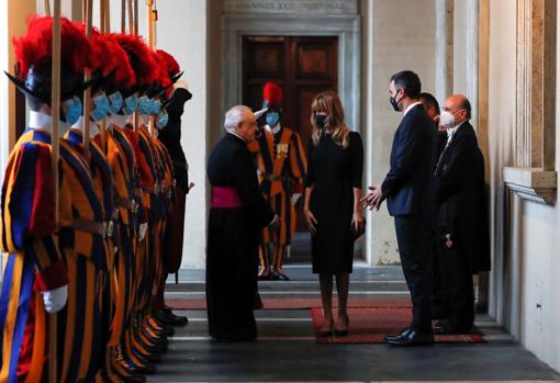 El cambio de imagen de Begoña Gómez en su primera visita al Vaticano