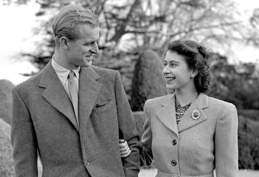 Felipe de Edimburgo con su mujer, la Reina Isabel II en su luna de miel en noviembre de 1947