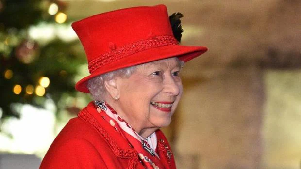 Isabel II no puede ocultar su alegría al reunirse de nuevo con su familia