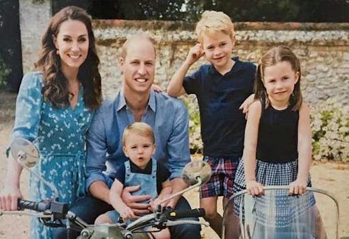 Los duques de Cambridge y sus hijos, en la felicitación navideña del pasado año